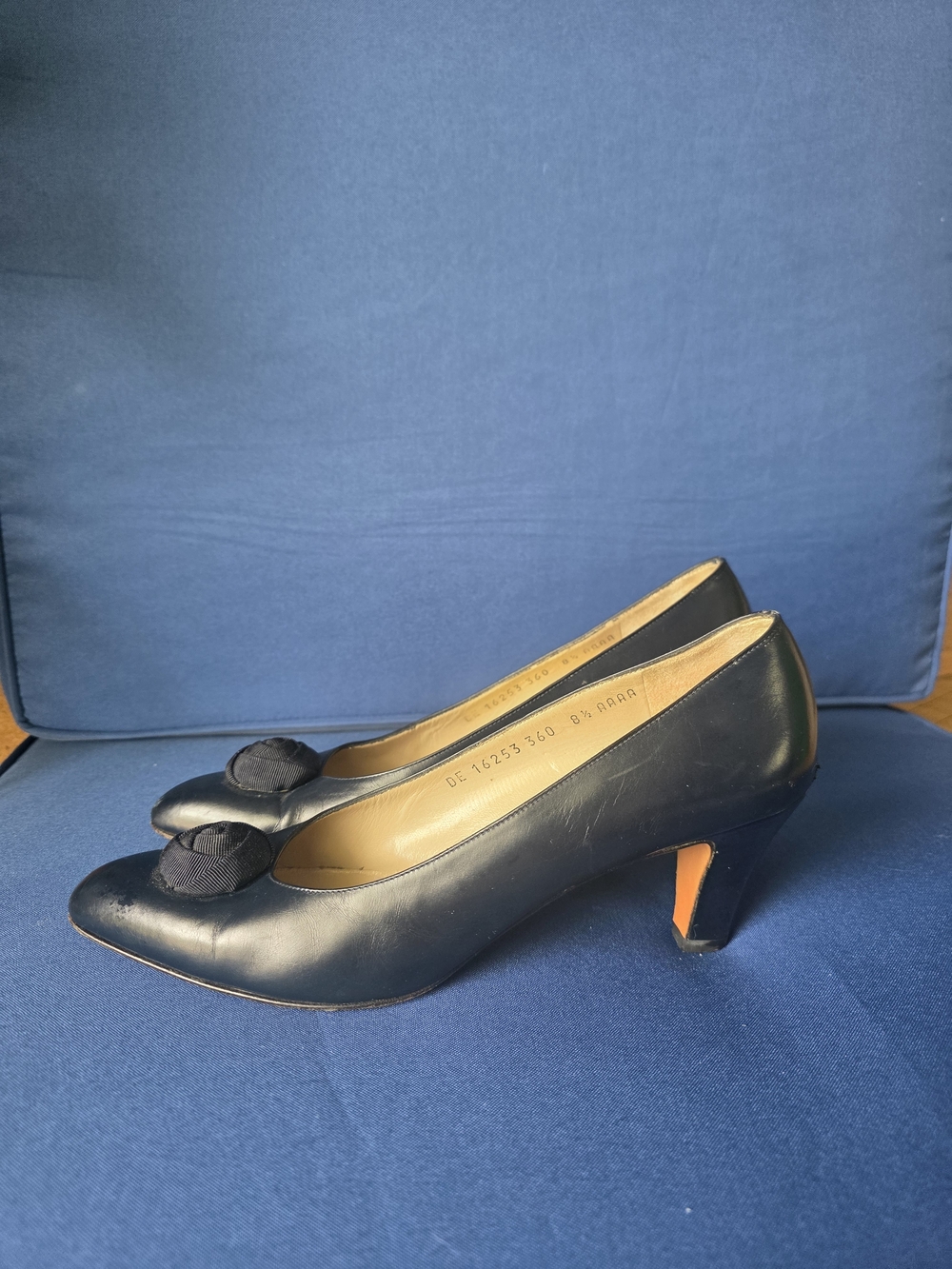 Salvatore Ferragamo Black Leather Bow Pumps 8.5 AAAA (Narrow) Made in Italy